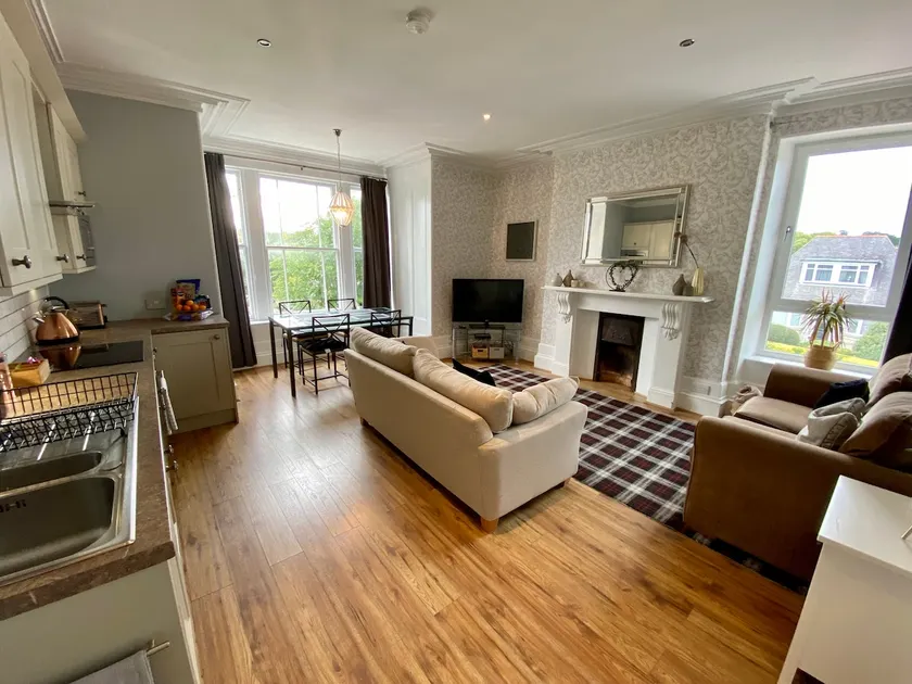 No.2 Luxury, Spacious Granite Apartment (Upper) - Image 1