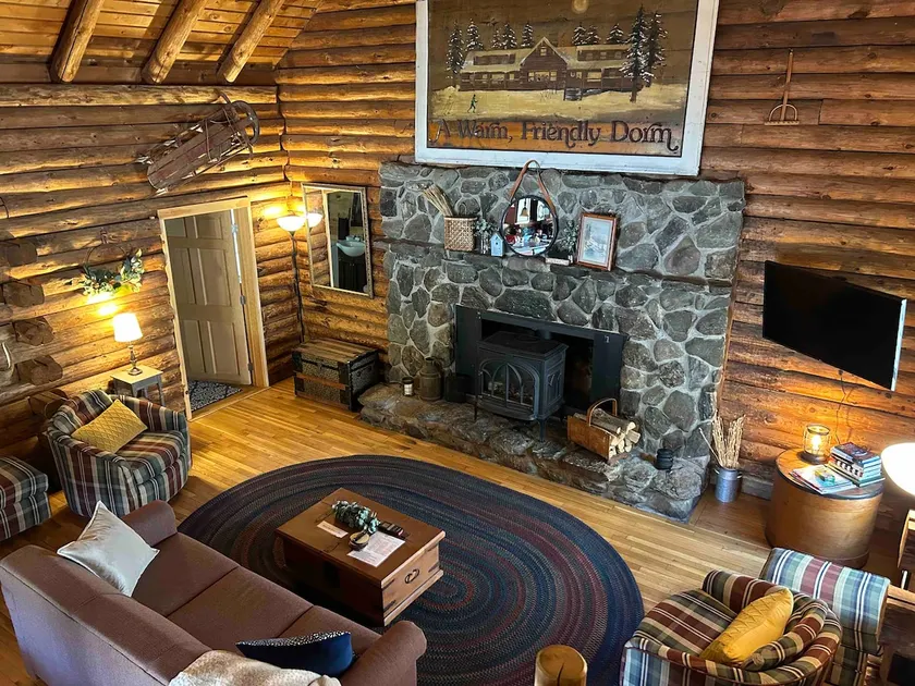 ”Mansfield” Suite - The Lodge at Wyckoff Maple - Image 1