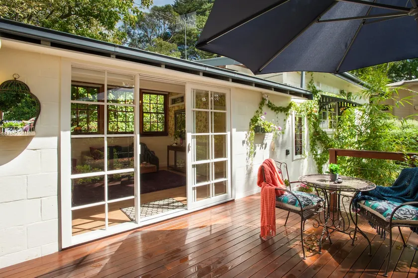 Little Violet: Indulgent Gourmet Hills Retreat - Image 1