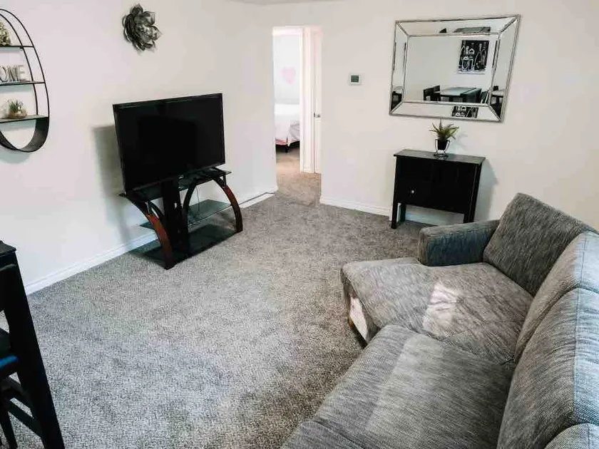 Entire unit 3 bed 1.5 bath next to Renton landing - Image 1