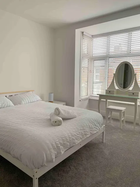 Iris Home in Southsea FREE street parking and pets welcome - Image 1