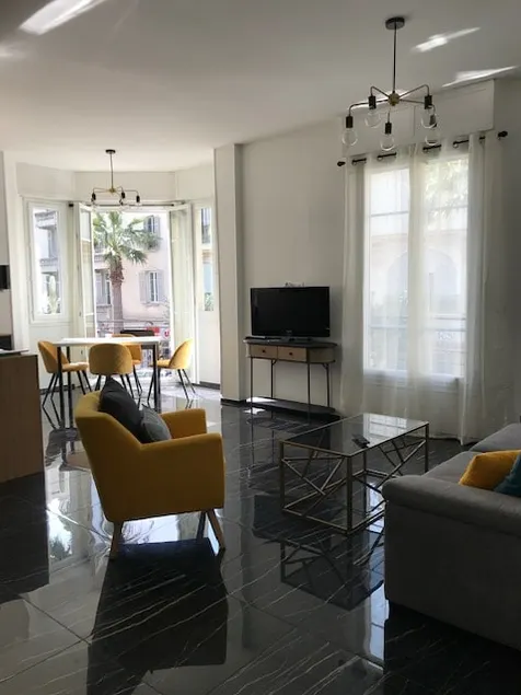 Juan center-Les Ombrelles, sea view 4-6 people AC - Image 1