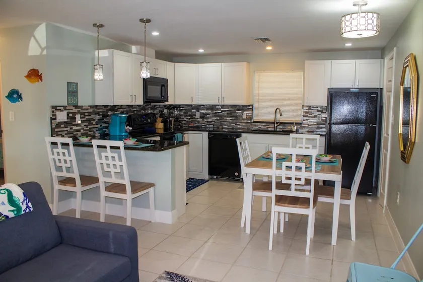 NEAR BEACH/ FENCED DOGGIE AREA! COZY BEACH HOME! - Image 1