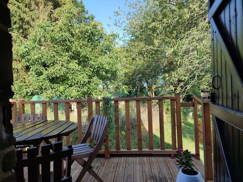 chalet with terrace overlooking garden - Image 1