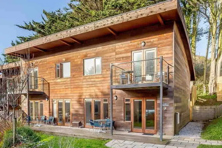 House with hot tub, walking distance to surf beach - Image 1