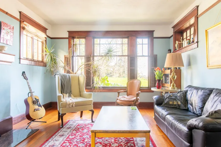 Spacious Restored Downtown Craftsman - Image 1