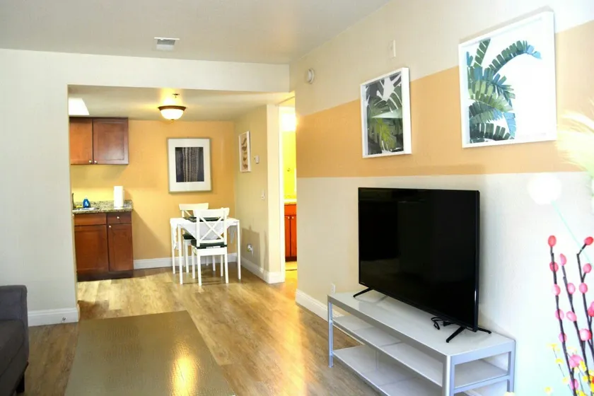 Neat private suite 1 mile from the Las Vegas Strip - Image 1