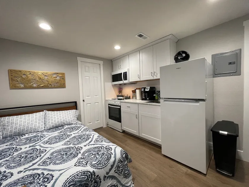 New Guest Suite, Kitchen+Parking - Image 1