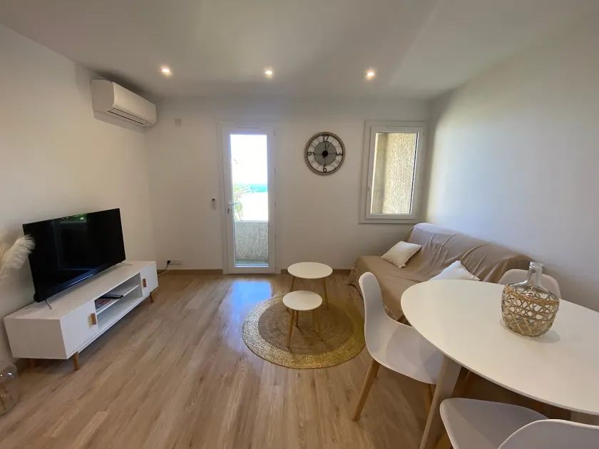 Beautiful 2 bedroom apartment! Great location - Image 1