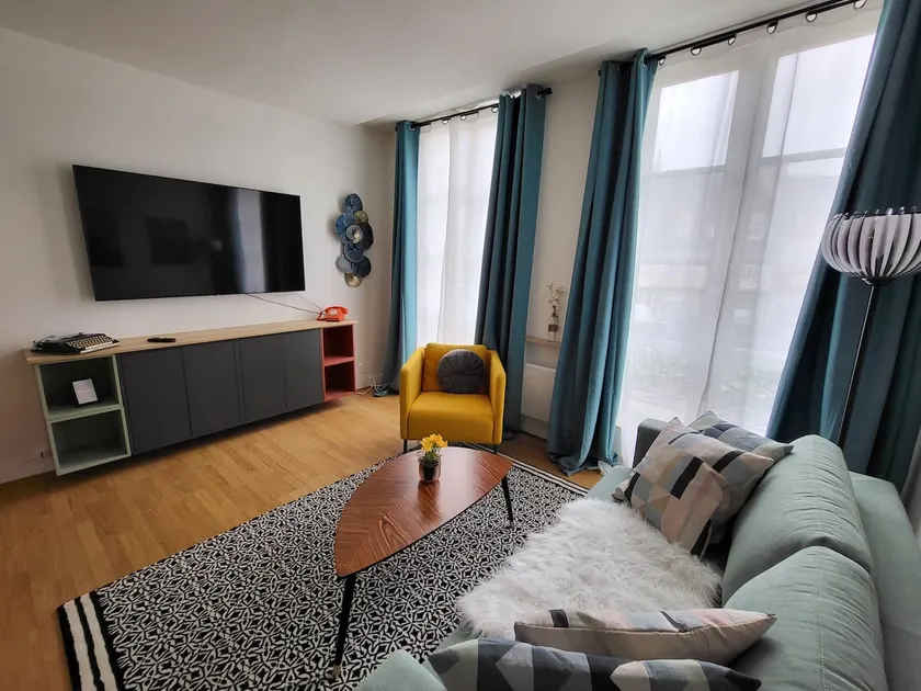 Chic and cozy city center apartment - Image 1