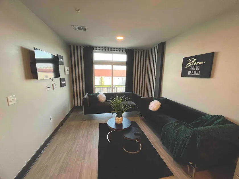 Louisville Luxury Stay facing the City & River - Image 1