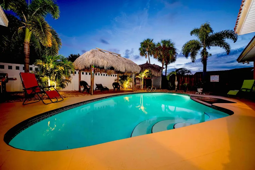 Heated pool/Hot tub/Family Friendly/Walk to Beach - Image 1