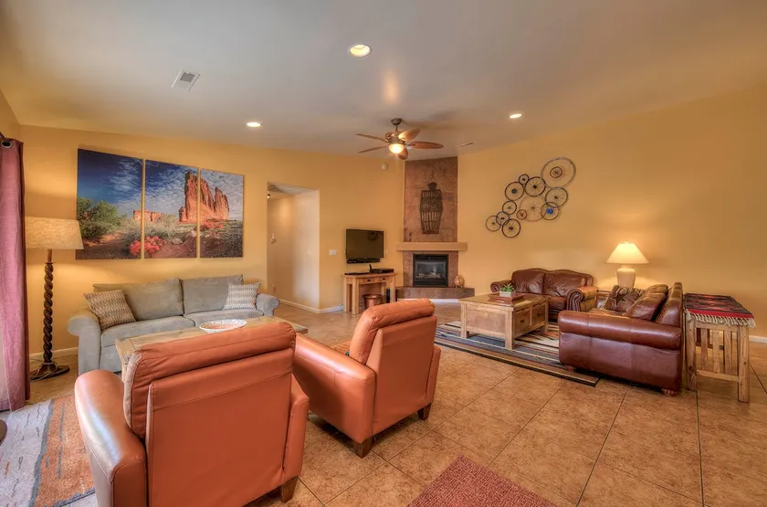 In Town Near Main Street!  Single Level With Garage - Private Gated Yard - Image 1
