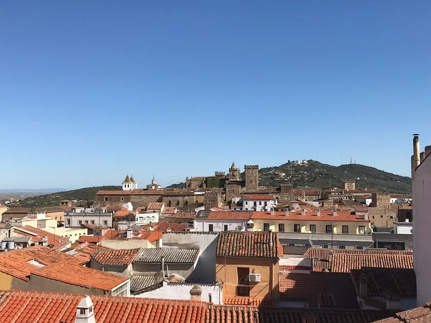 Apartment 300 meters from the historic center with a garage - Image 1