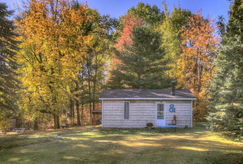 Two Trees Lake Huron Cottage, dog friendly - Image 1