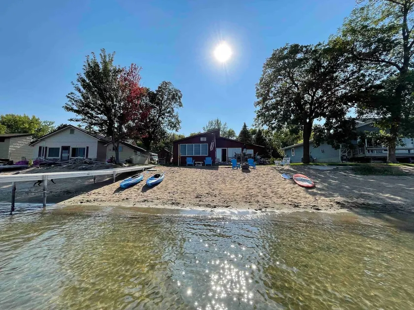 Beach House Bungalow - Image 1