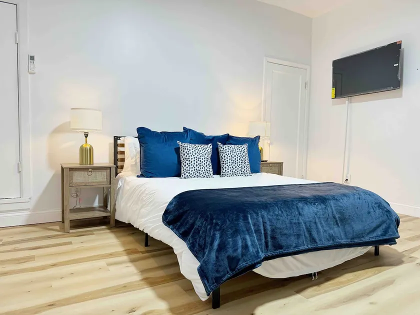 The Cardinal 810 B | QUEEN 1BD/1BA Studio Apt - Image 1