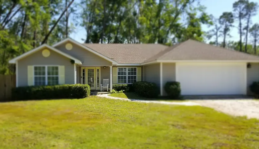 LazyDaze, Pup Fenced, Garage, Perfect Location - Image 1