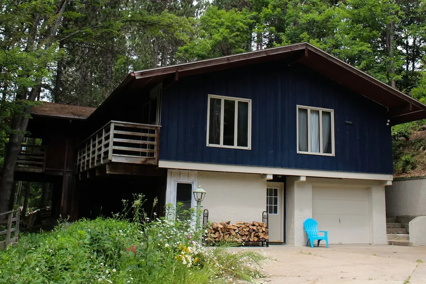 Wolf Lodge - Relaxing Getaway in Northern Michigan - Image 1