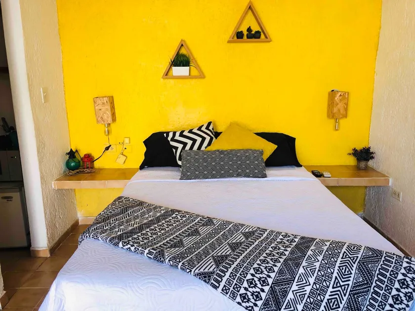 The little hotel” 3Entire studio 5 blocks from the pier - Image 1