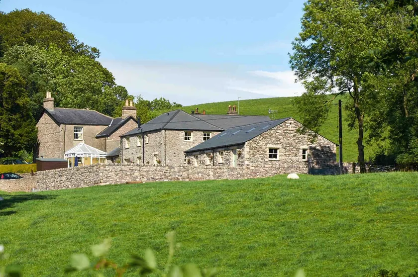 Helm Mount Lodge & Cottages - Image 1