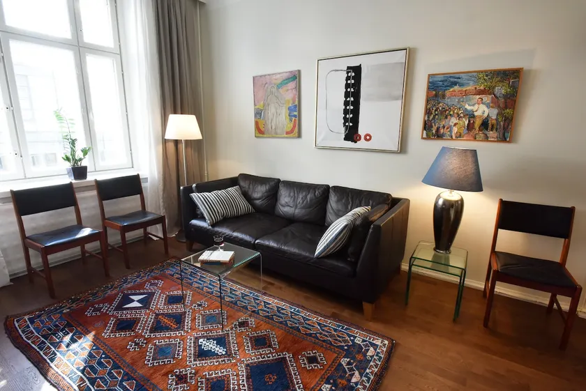 A Roomy Art Nouveau Flat -next to the Railway Stn - Image 1