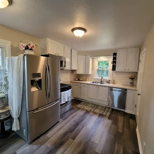Cheerful 4 bd Pet Friendly Home By Millcreek park - Image 1