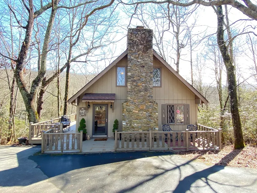 Honey Bee Cottage Connestee Falls Brevard, NC - Image 1