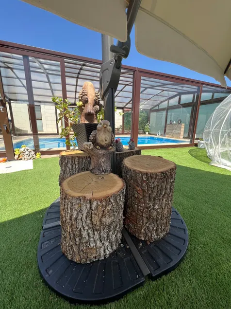 Rural accommodation with heated pool - Image 1