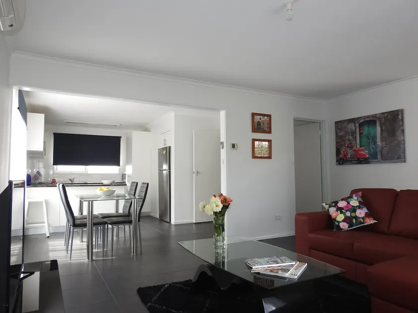 Codrington Short/Long Stay Accommodation - Image 1