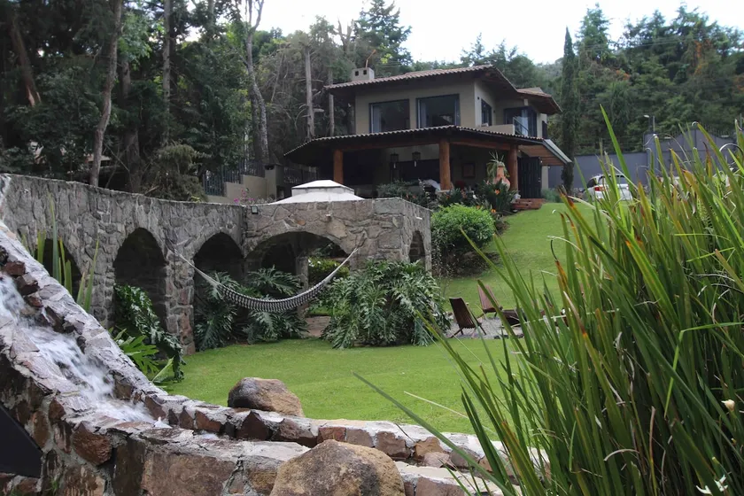 Spectacular house overlooking the Valle de Bravo mountain - Image 1