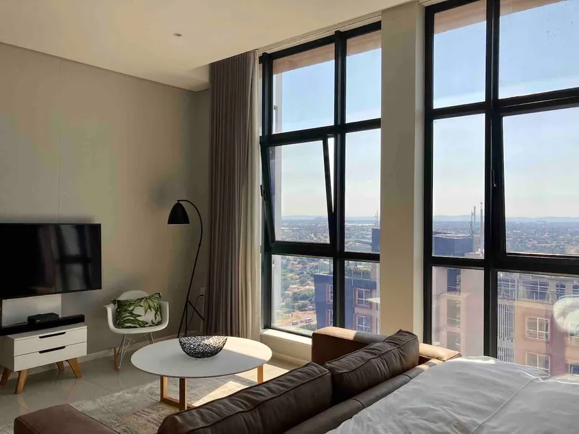 iTowers Studio: 21st Floor - Image 1