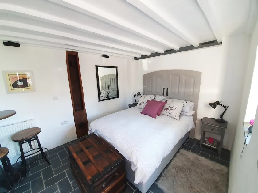 Self-Contained Studio With Continental Breakfast - Image 1