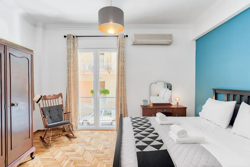 Retro Chic 1-BDRM in Lively Koukaki near Acropolis - Image 1