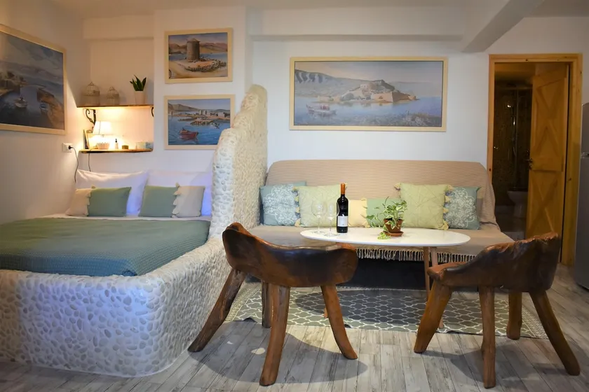 Spacious Fully Renovated Gallery Studio in Elounda - Image 1