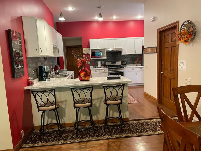 Rustic View Cottage in beautiful Baraboo Bluffs! Perfect for a private getaway!! - Image 1