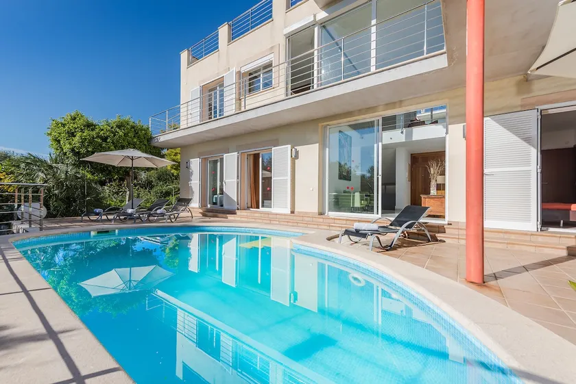 Vistafar - Private Pool & Only 50m to the Sea - Image 1