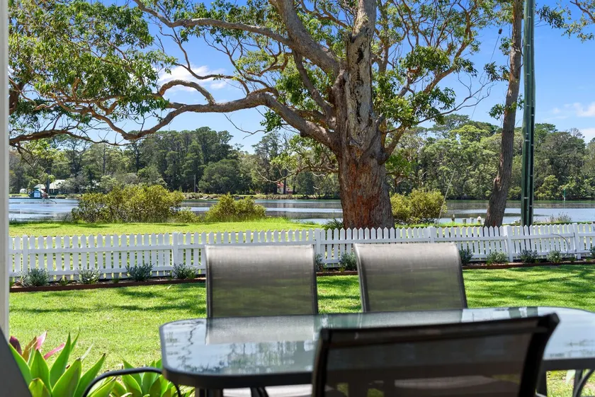 Calm Waters Waterfront Cottages @ Sussex Inlet, No. 5 Garden View - Image 1
