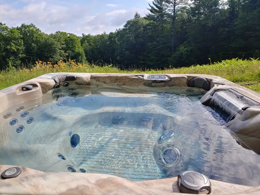 The Meadows House @ Otis Ridge w/ 7-person hot tub - Image 1