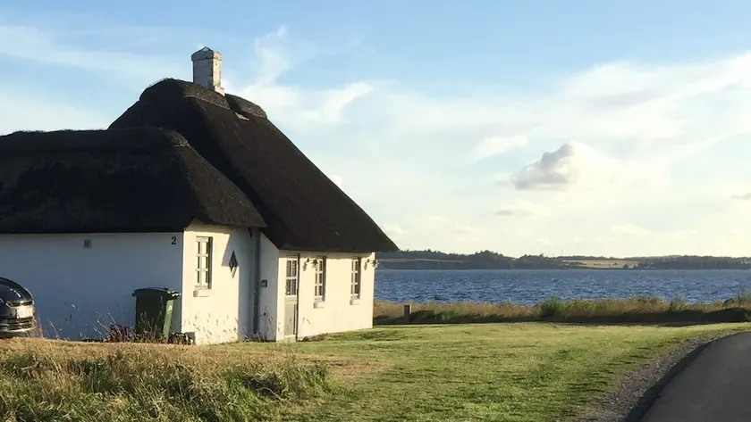Cottage on Venø with a first-row view of the fjord - Image 1