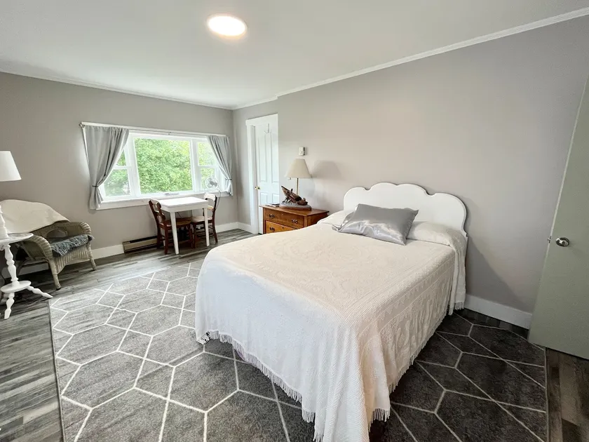Round Pond Crows Nest Brand new and ready for you! - Image 1