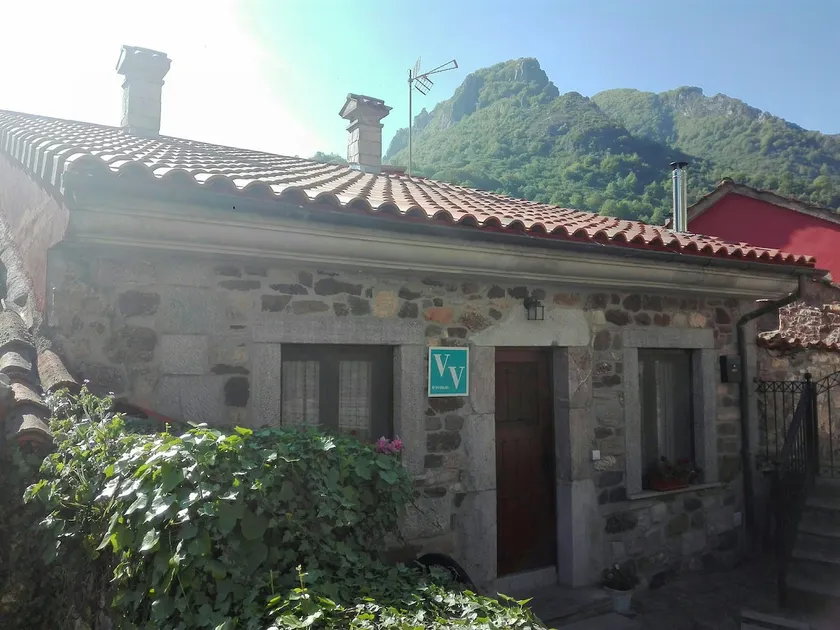 La Casina (Pola de Somiedo) VV-890-AS. - Image 1