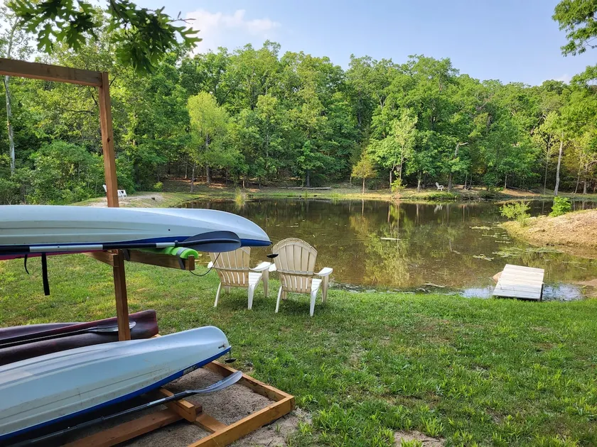 Crooked Creek Cabin. Private Setting on a Pond . - Image 1