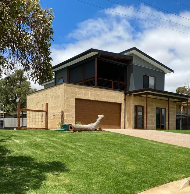Haven on Herrick - Luxury by the Beach - Image 1