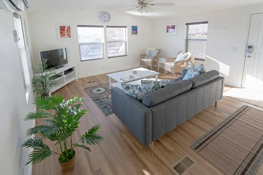 Newly-Remodeled 2 bed home 5 minutes from Antelope - Image 1