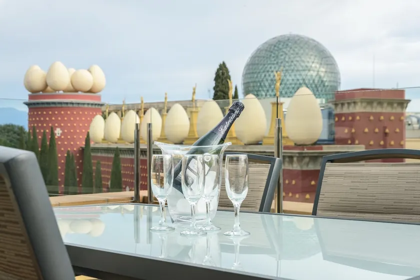 PENTHOUSE across from the Dalí Museum. - Image 1