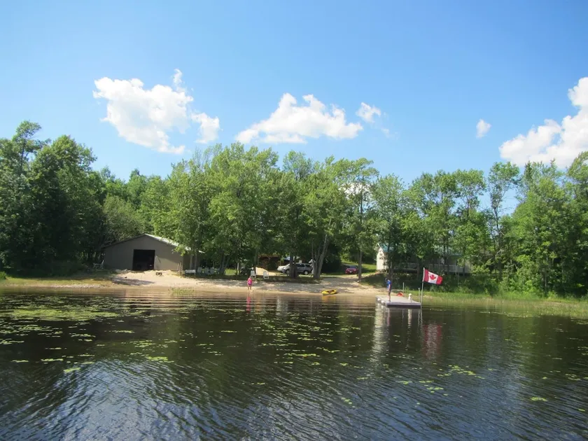 Family cottage on lake Commanda! - Image 1