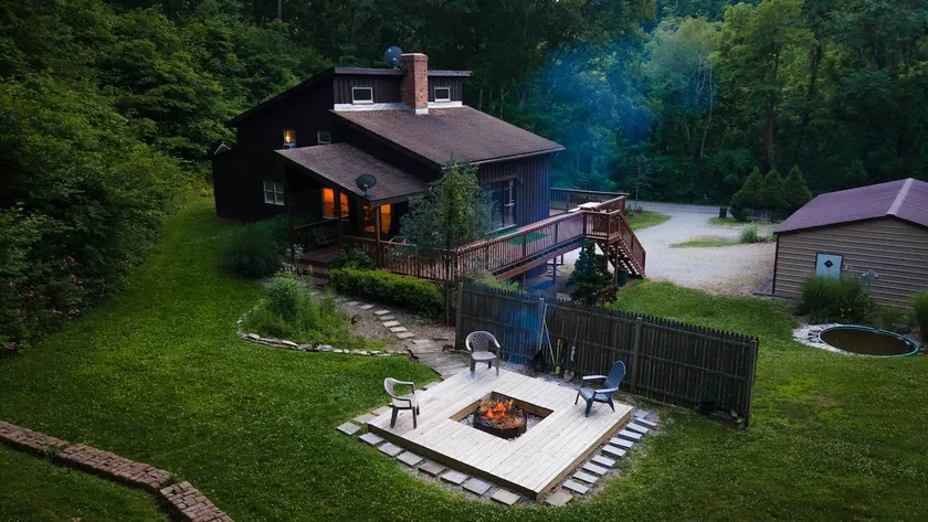 Pine Lake Lodge: Sleeps 8 on tranquil acreage - Image 1