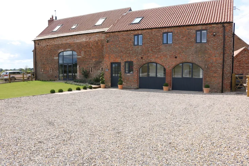 The Granary, near York with Hot Tub - Image 1