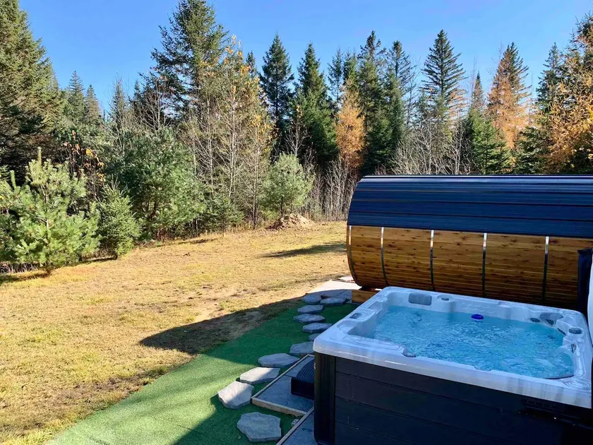 River shore Cottage Waterfront~SAUNA~SPA~WiFi - Image 1